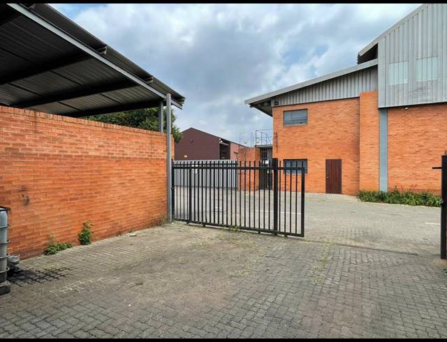 INDUSTRIAL PROPERTY TO RENT IN HENNOPSPARK